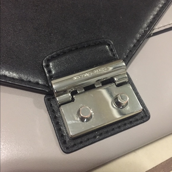 MICHAEL KORS clutch purse - Picture 2 of 8